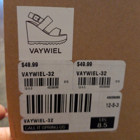 Womens wedges/ $firm - Picture 7 of 7